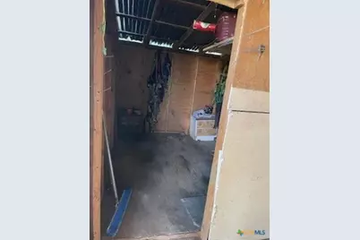 957 W New Braunfels Street, Seguin, TX 78155 - Photo 16