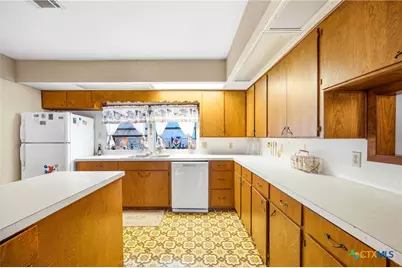 205 N Main, Moulton, TX 77975 - Photo 26