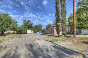 512 Valley St, San Marcos, TX 78666 - Photo 4