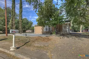 512 Valley St, San Marcos, TX 78666 - Photo 2