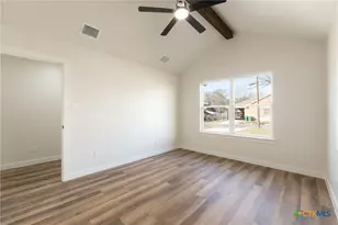 1210 Mills St, Gatesville, TX 76528 - Photo 14