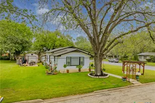 104 N Bright St, Gonzales, TX 78629 - Photo 2