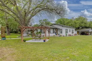 104 N Bright St, Gonzales, TX 78629 - Photo 4