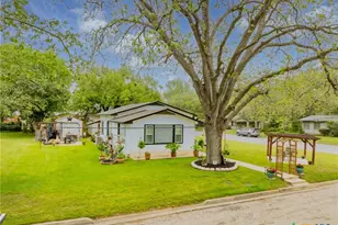 104 N Bright St, Gonzales, TX 78629 - Photo 28