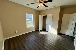 910 E Polk Ave, Victoria, TX 77901 - Photo 4