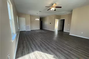 910 E Polk Ave, Victoria, TX 77901 - Photo 2