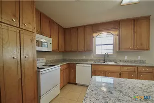 102 Owl Rd, Victoria, TX 77905 - Photo 4