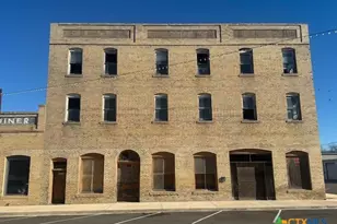 111 NE 2nd St, Smithville, TX 78957 - Photo 1