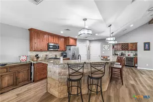 103 Gabbiano Ct, Victoria, TX 77904 - Photo 4