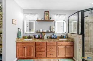 103 Gabbiano Ct, Victoria, TX 77904 - Photo 16