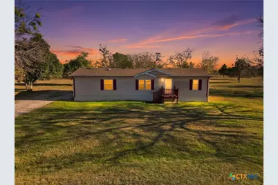 1123 Dunn Street, Yoakum, TX 77995 - Photo 2