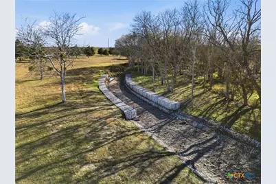 1123 Dunn Street, Yoakum, TX 77995 - Photo 8