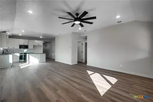 1208 Mills St, Gatesville, TX 76528 - Photo 6