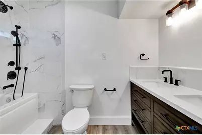 445 Lakeshore Drive, Victoria, TX 77905 - Photo 16