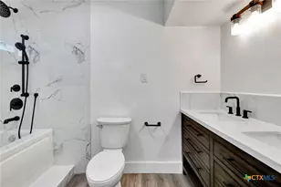 445 Lakeshore Dr, Victoria, TX 77905 - Photo 16