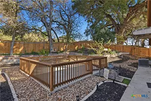 332 W Klein St, Seguin, TX 78155 - Photo 20