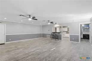 332 W Klein St, Seguin, TX 78155 - Photo 6