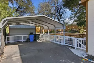 332 W Klein St, Seguin, TX 78155 - Photo 24