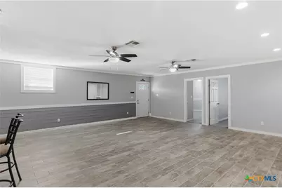 332 W Klein Street, Seguin, TX 78155 - Photo 4