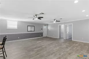 332 W Klein St, Seguin, TX 78155 - Photo 4