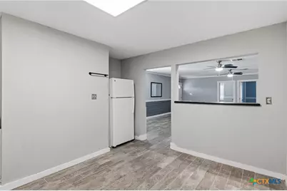 332 W Klein Street, Seguin, TX 78155 - Photo 12