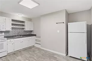 332 W Klein St, Seguin, TX 78155 - Photo 10