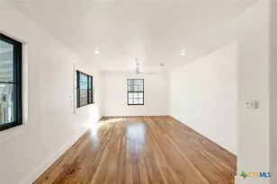 510 Parkview Blvd, New Braunfels, TX 78130 - Photo 8