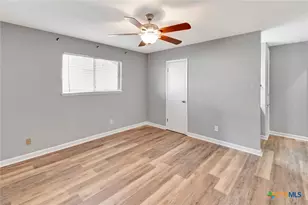 309 Williamsburg Ave, Victoria, TX 77904 - Photo 10