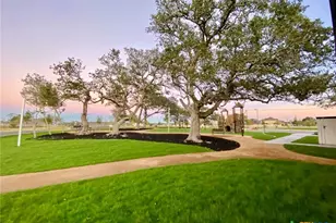 1921 Pining St, New Braunfels, TX 78132 - Photo 36