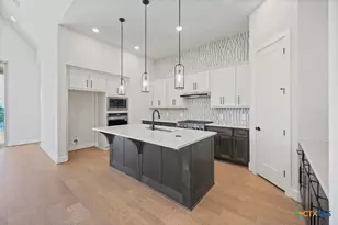 1921 Pining St, New Braunfels, TX 78132 - Photo 2