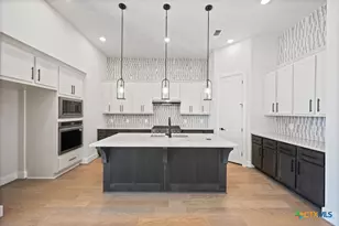 1921 Pining St, New Braunfels, TX 78132 - Photo 2