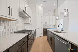 1921 Pining St, New Braunfels, TX 78132 - Photo 4