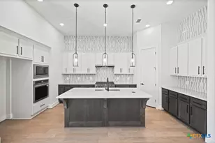 1921 Pining St, New Braunfels, TX 78132 - Photo 4