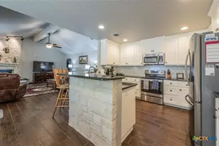 1421 Cottonwood Rd, Fischer, TX 78623 - Photo 6