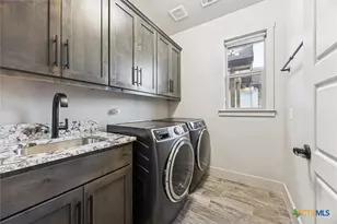 134 Flanders, Fischer, TX 78623 - Photo 32