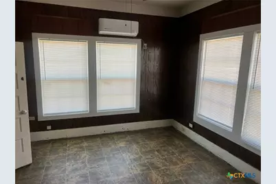 404 Nelson Street, Yoakum, TX 77995 - Photo 6