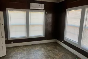 404 Nelson St, Yoakum, TX 77995 - Photo 6