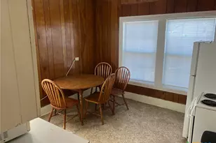 404 Nelson St, Yoakum, TX 77995 - Photo 4