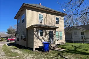 404 Nelson St, Yoakum, TX 77995 - Photo 8