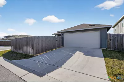 900 Main Street, Hutto, TX 78634 - Photo 22