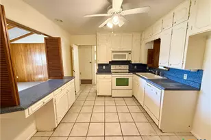 1050 Elizabeth Ave, New Braunfels, TX 78130 - Photo 6