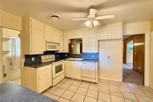 1050 Elizabeth Ave, New Braunfels, TX 78130 - Photo 8