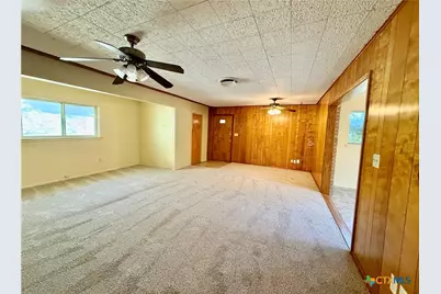 1050 Elizabeth Avenue, New Braunfels, TX 78130 - Photo 22