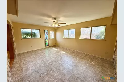 1050 Elizabeth Avenue, New Braunfels, TX 78130 - Photo 20