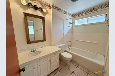 1050 Elizabeth Avenue, New Braunfels, TX 78130 - Photo 10