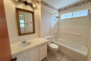 1050 Elizabeth Ave, New Braunfels, TX 78130 - Photo 10