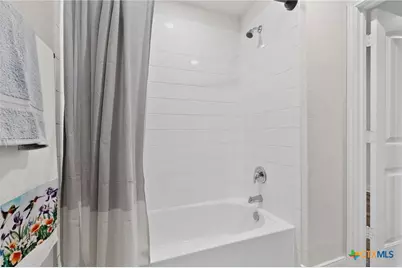 1405 Parkwood, Seguin, TX 78155 - Photo 26