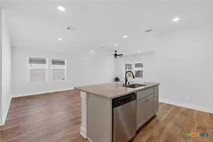 1405 Parkwood, Seguin, TX 78155 - Photo 12