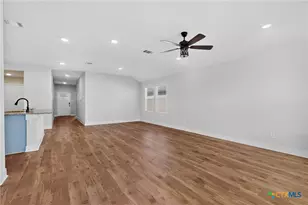 1405 Parkwood, Seguin, TX 78155 - Photo 6