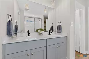 1405 Parkwood, Seguin, TX 78155 - Photo 18